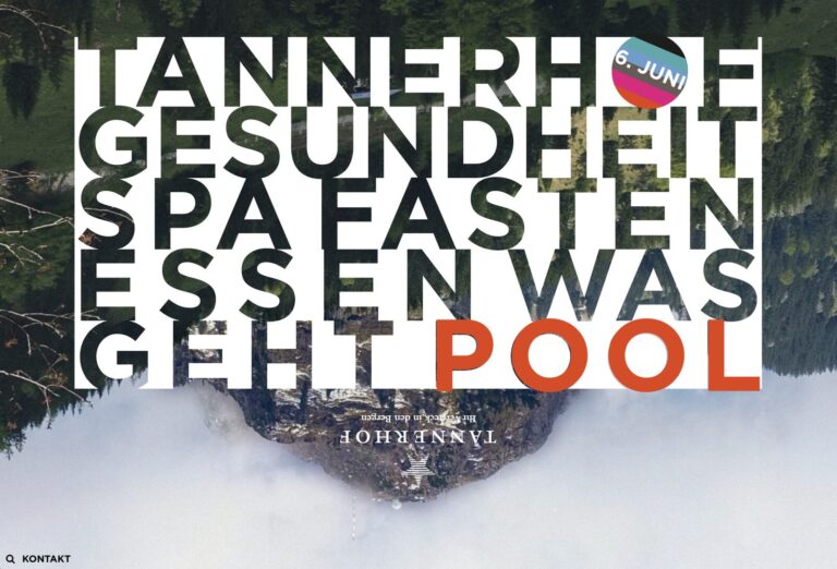 Waldlandschaft mit nebligem See und großer weißer Typografie zum Tannerhof Gesundheitsspa und Festival am 6. Juni – © Axel Hebenstreit
